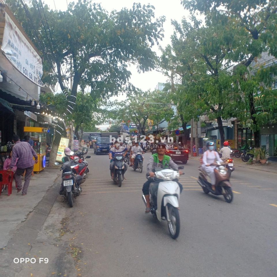 Bán nhà mặt tiền đường Lê Trọng Tấn, cách Trường Chinh chưa tới 100m, chỉ 2,9 tỷ đồng