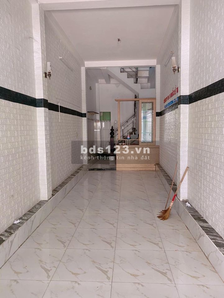 Bán nhà mặt tiền đường Lê Trọng Tấn, cách Trường Chinh chưa tới 100m, chỉ 2,9 tỷ đồng
