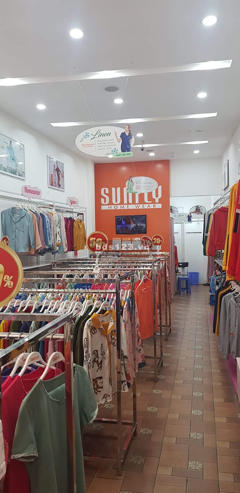 Mặt phố Cầu Giấy dtsd 263m2 mặt tiền 6.2m giá 91 tỷ, 3 tầng kinh doanh sầm uất