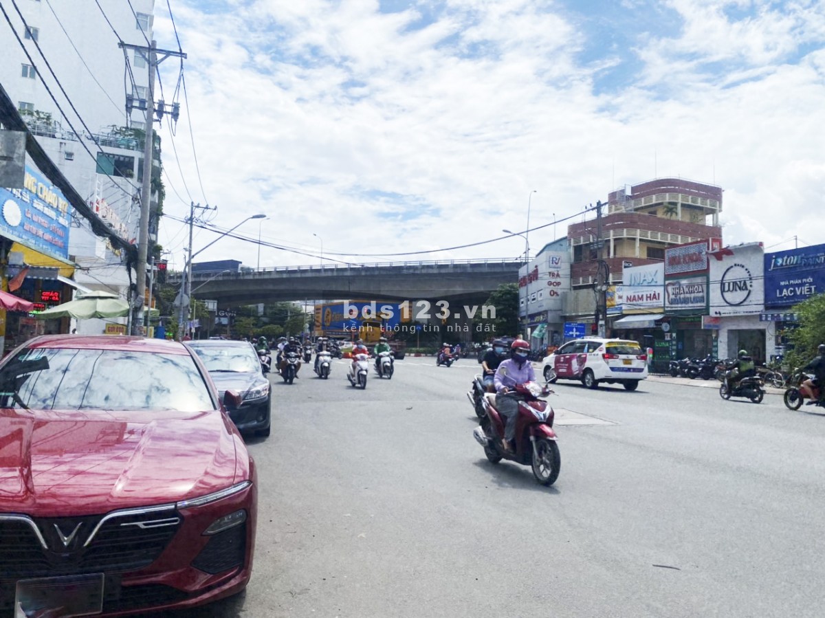 Bán nhanh nhà hẻm 205 đường Huỳnh Tấn Phát, KHU TRUNG TÂM…