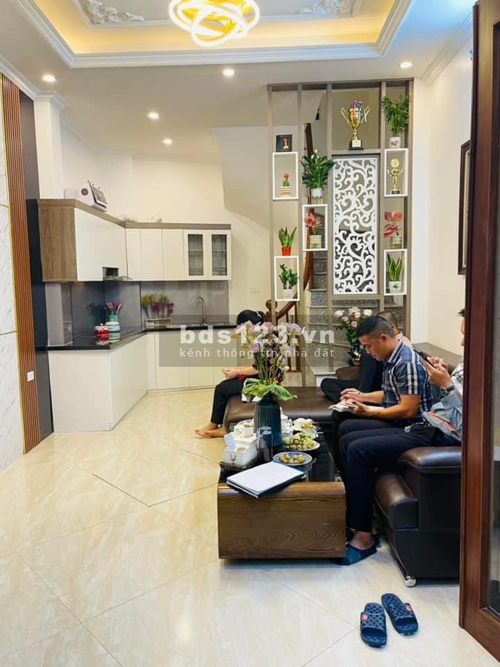 Bán nhà Hoàng Mai nội thất đẹp ở ngay, một nhà ra mặt ngõ ôtô, 38m² x 5 tầng MT 3,9 giá 3 tỷ