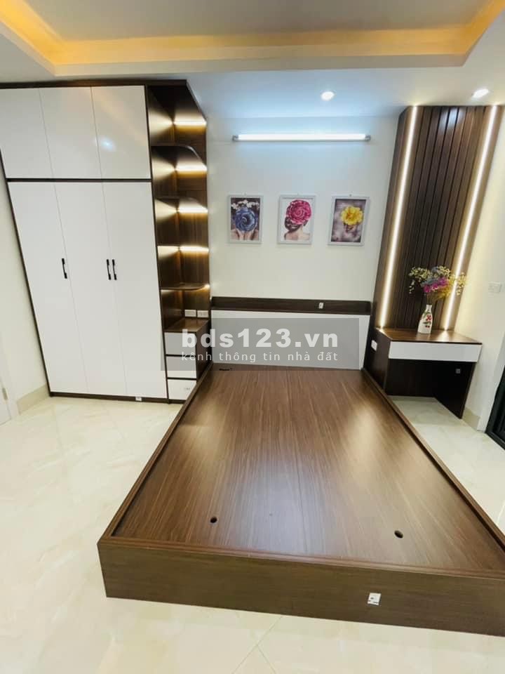 Bán nhà Hoàng Mai nội thất đẹp ở ngay, một nhà ra mặt ngõ ôtô, 38m² x 5 tầng MT 3,9 giá 3 tỷ