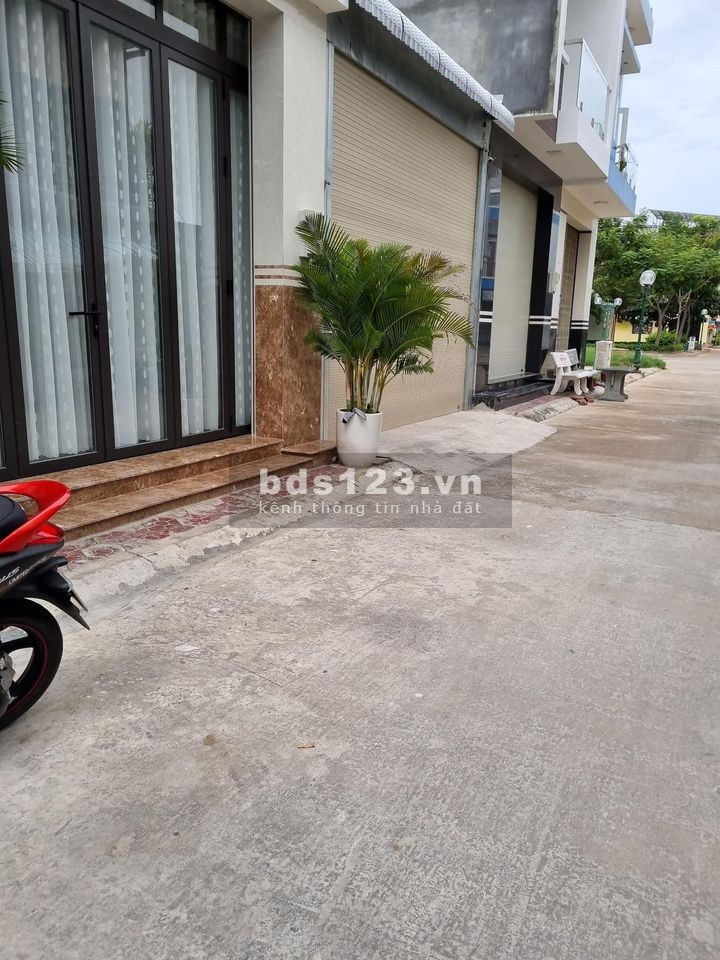 Cần bán gấp lô đất Khu đô thị Đông Bắc (K1) gần quán cf Min Bistro (khu A đông đúc)