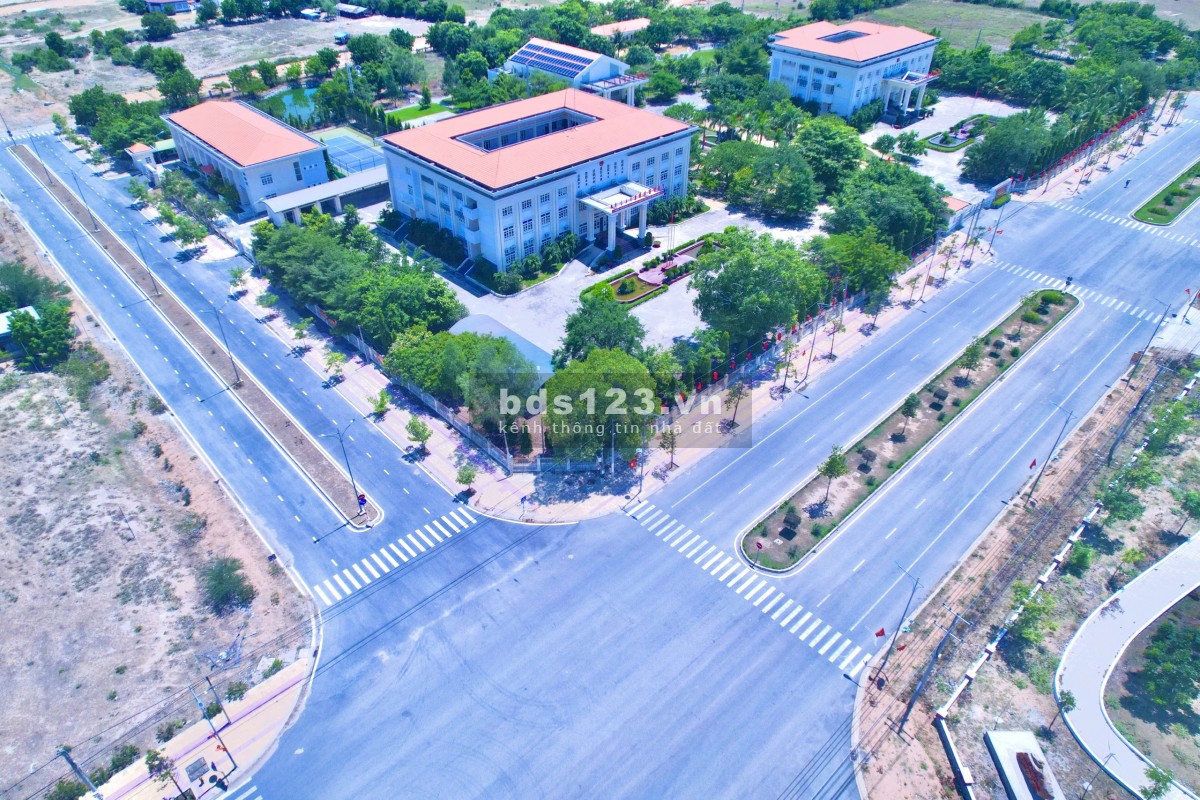 Kẹt tiền cần bán gấp 1 lô đất thổ cư 150m2 ở TTHC Huyện Thuận Nam chỉ 6.2triệu/m2