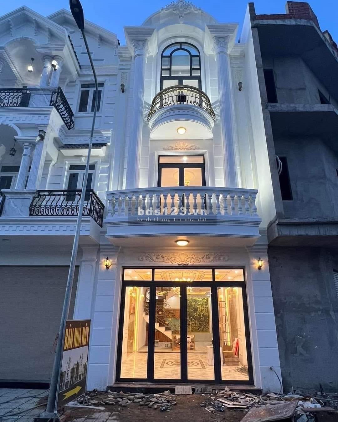 Bán nhà mặt tiền DT747 ngay trung tâm hành chính thị xã Tân Uyên