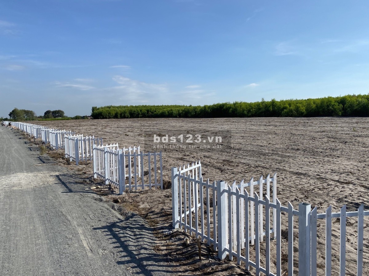 Bán gấp 2 lô đất sổ đỏ thổ cư, ngay sân bay Lộc An Hồ Tràm, cách KDL Hồ Tràm 2.5km. Giá cực rẻ