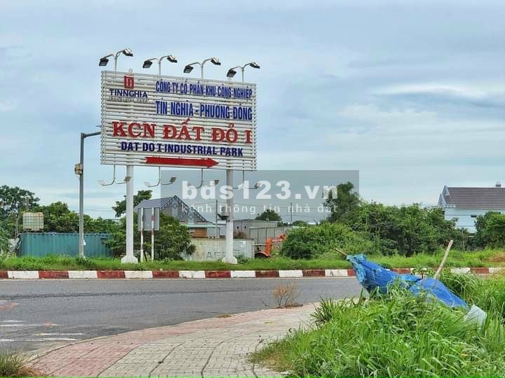 Bán gấp 2 lô đất sổ đỏ thổ cư, ngay sân bay Lộc An Hồ Tràm, cách KDL Hồ Tràm 2.5km. Giá cực rẻ