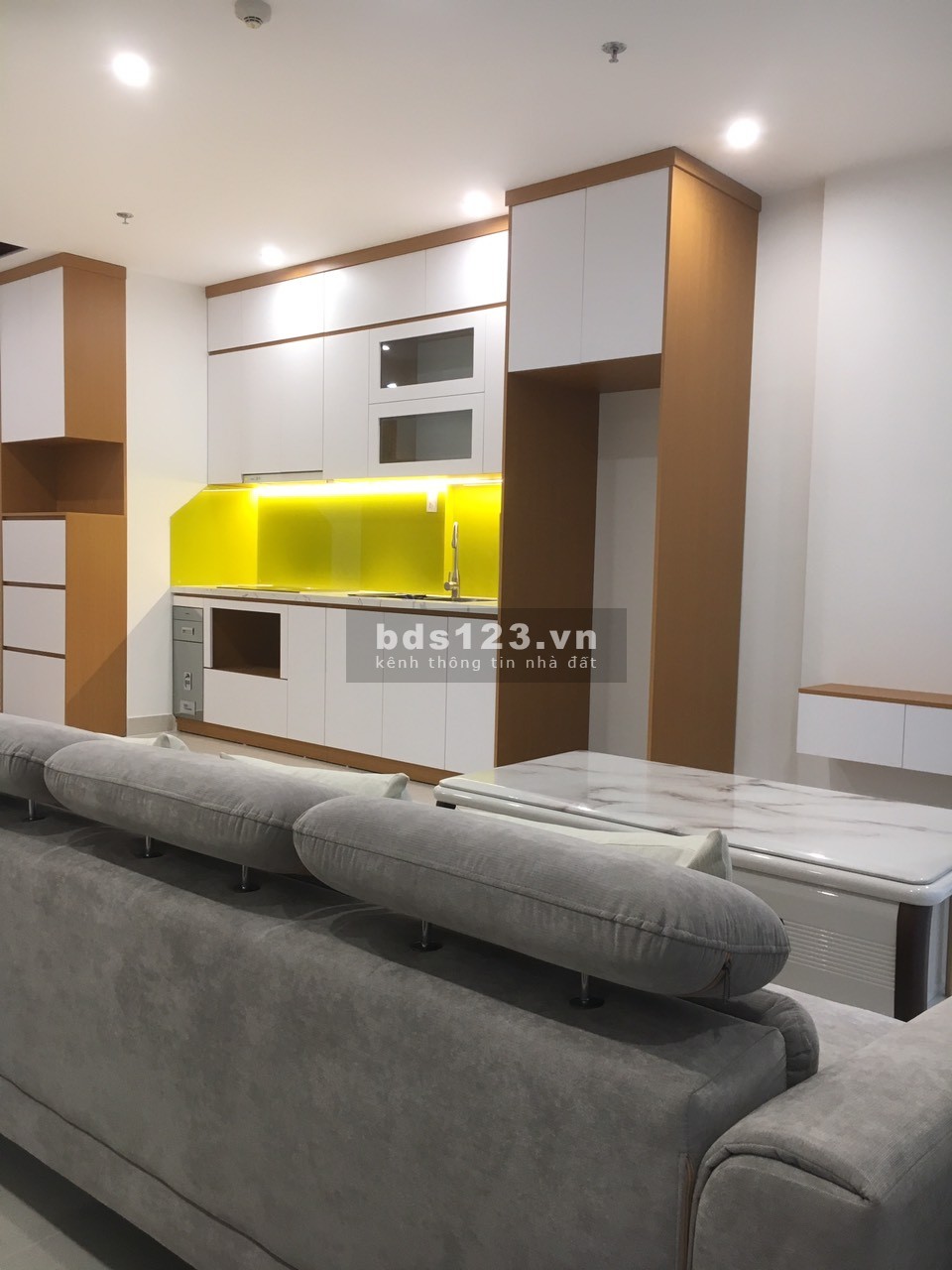 Bán gấp căn hộ full nội thất 2N2WC + 1 71m2 giá 2,2 tỷ, tại Vinhomes Ocean Park LH: 0985 507 619