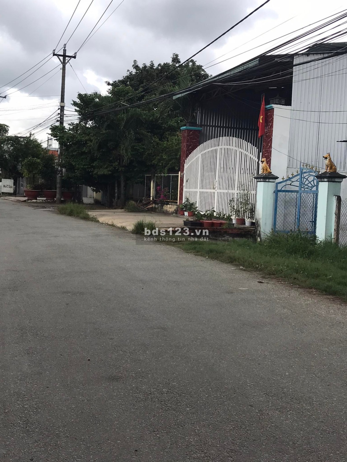 Bán nhà hương lộ 2 xẹc giá chỉ 1ty2 chính chủ ngộp sổ hồng riêng