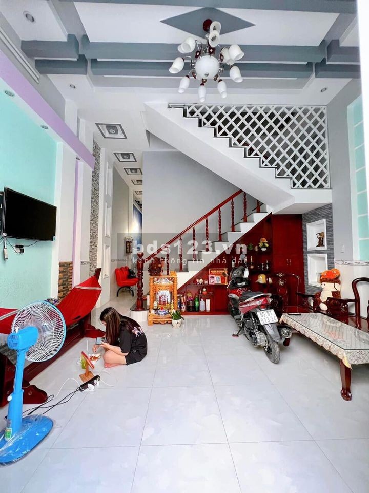 Nhà 80m2/1 lầu hẻm lớn thông giá 680 tr sổ riêng chợ Nhị Xuân O789.114.979