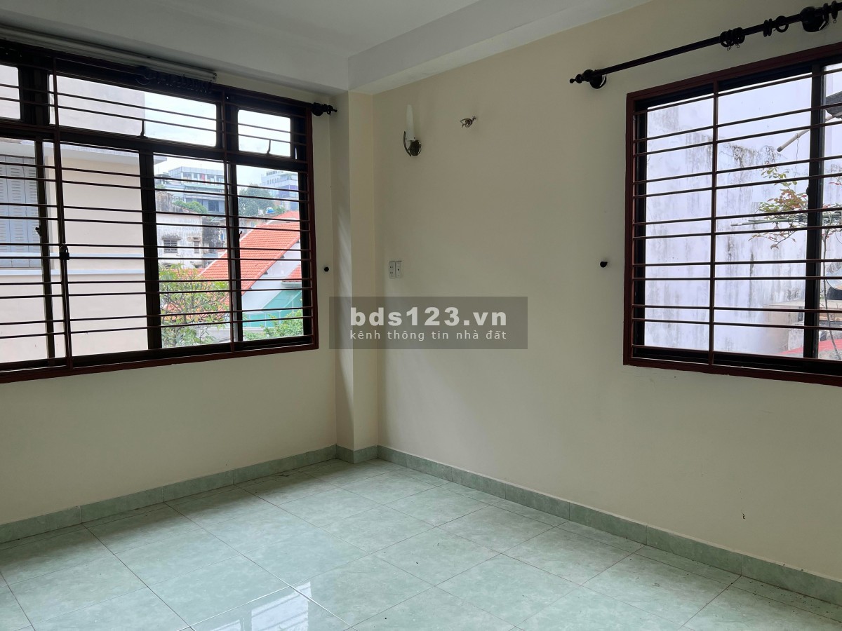 Bán nhà nhỏ hẻm Pasteur phường 6 quận 3, 2 PN đúc kiên cố, có sân thượng