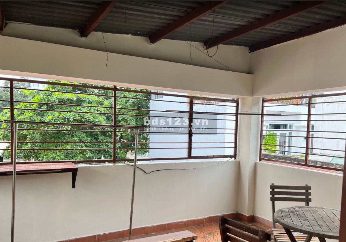 Bán nhà nhỏ hẻm Pasteur phường 6 quận 3, 2 PN đúc kiên cố, có sân thượng