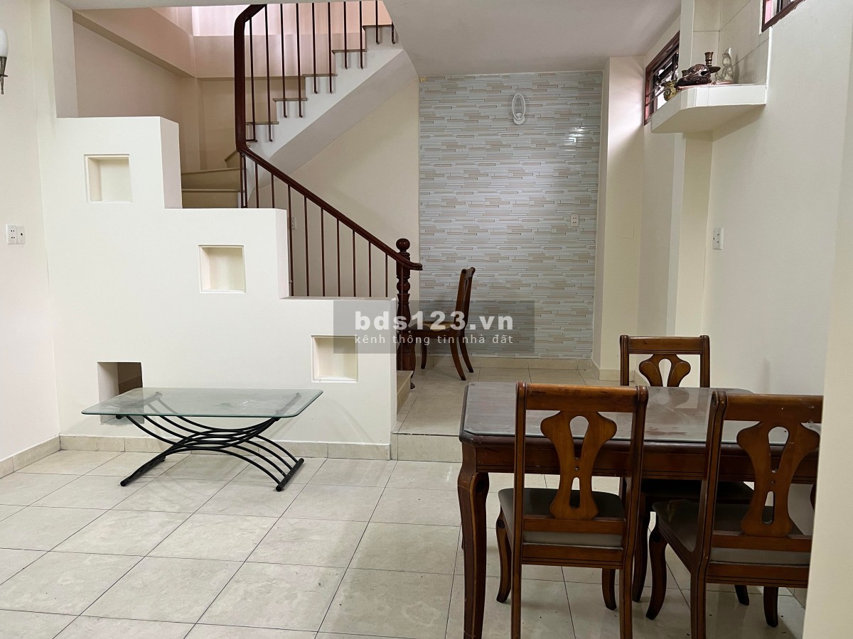 Bán nhà nhỏ hẻm Pasteur phường 6 quận 3, 2 PN đúc kiên cố, có sân thượng