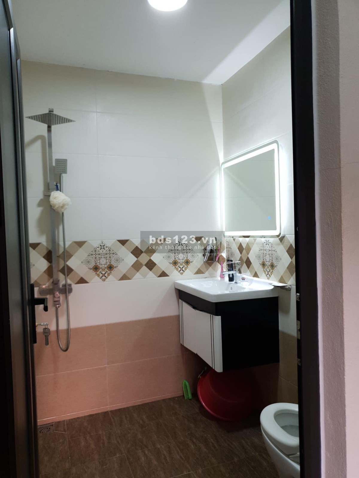 Cần bán nhà phố Chùa Láng lô góc, diện tích 42m², giá nhỉnh 6 tỷ đồng