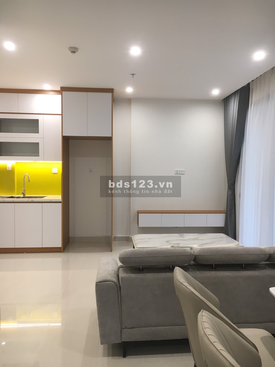 Bán gấp căn hộ full nội thất 2N2WC + 1 71m2 giá 2,2 tỷ, tại Vinhomes Ocean Park LH: 0985 507 619