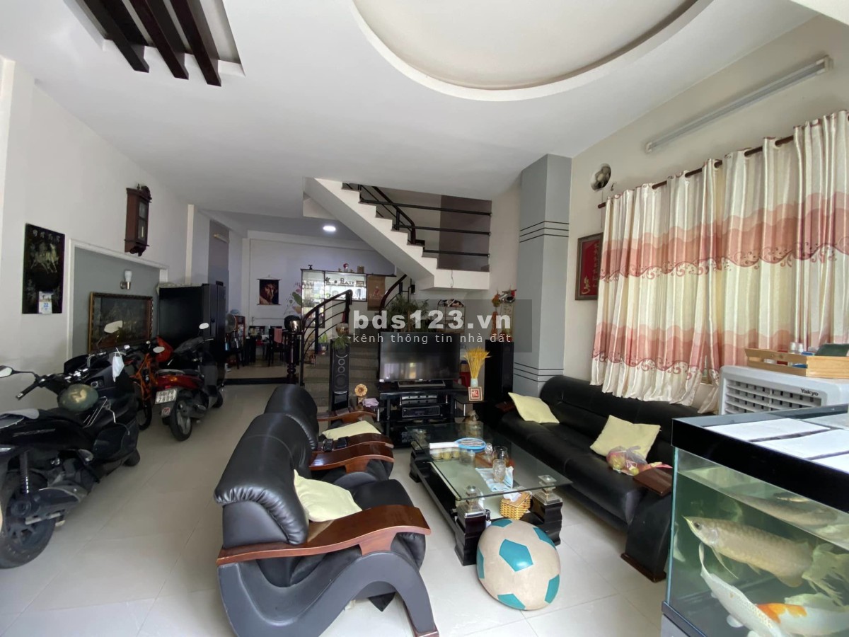 Bán Nhà 1T2L Gốc 2 MT Đường Chợ BT SHR giá 2TY82