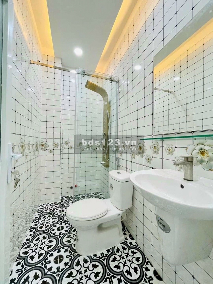 Nhà 80m2/1 lầu hẻm lớn thông giá 680 tr sổ riêng chợ Nhị Xuân O789.114.979