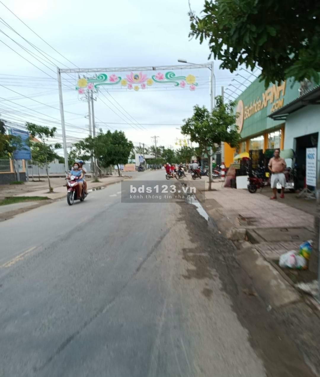Bán đất vị trí đẹp 2 mặt tiền đường gần ủy ban nhân dân xã Long Cang
