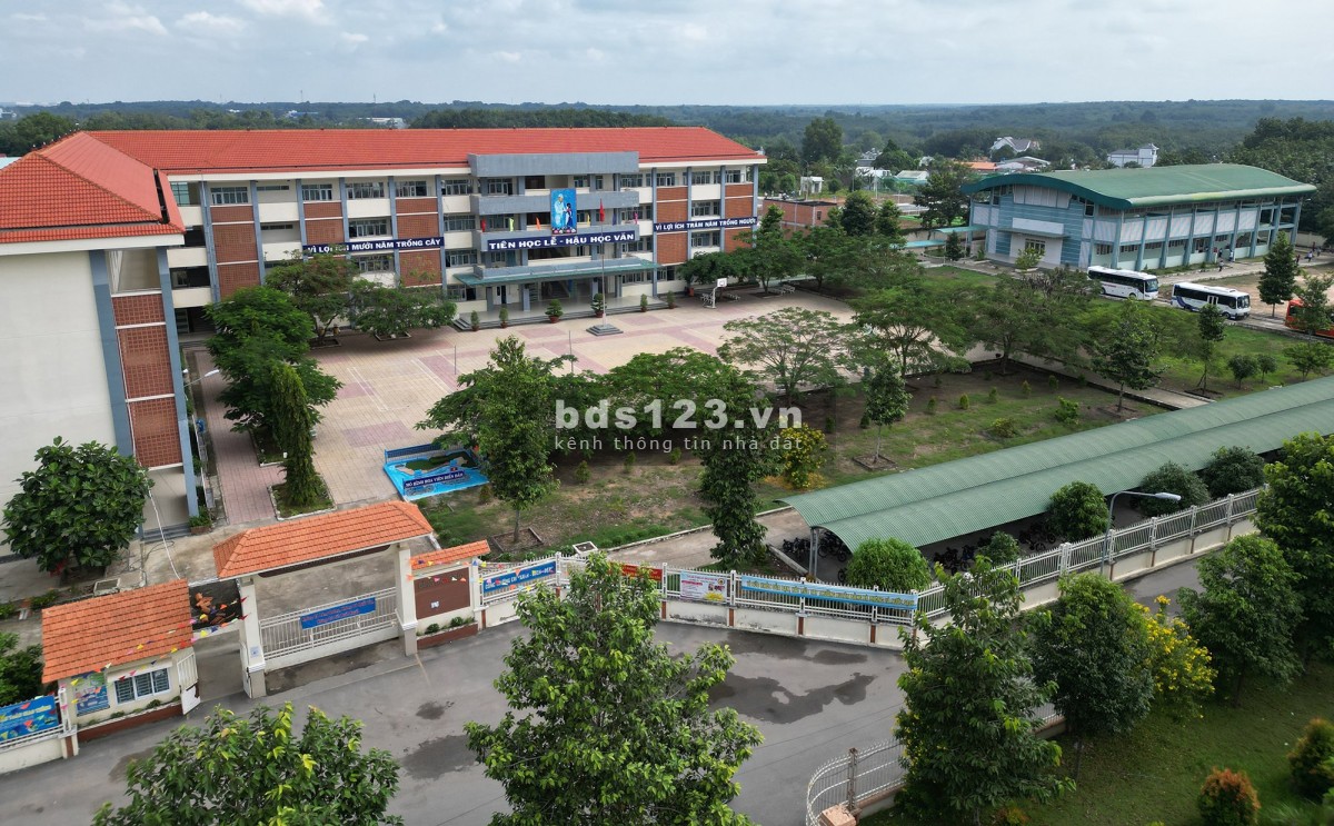Bán gấp căn nhà 1 trệt 2 lầu ngay mặt tiền Huỳnh Văn Lũy, thuận lợi ở và kinh doanh