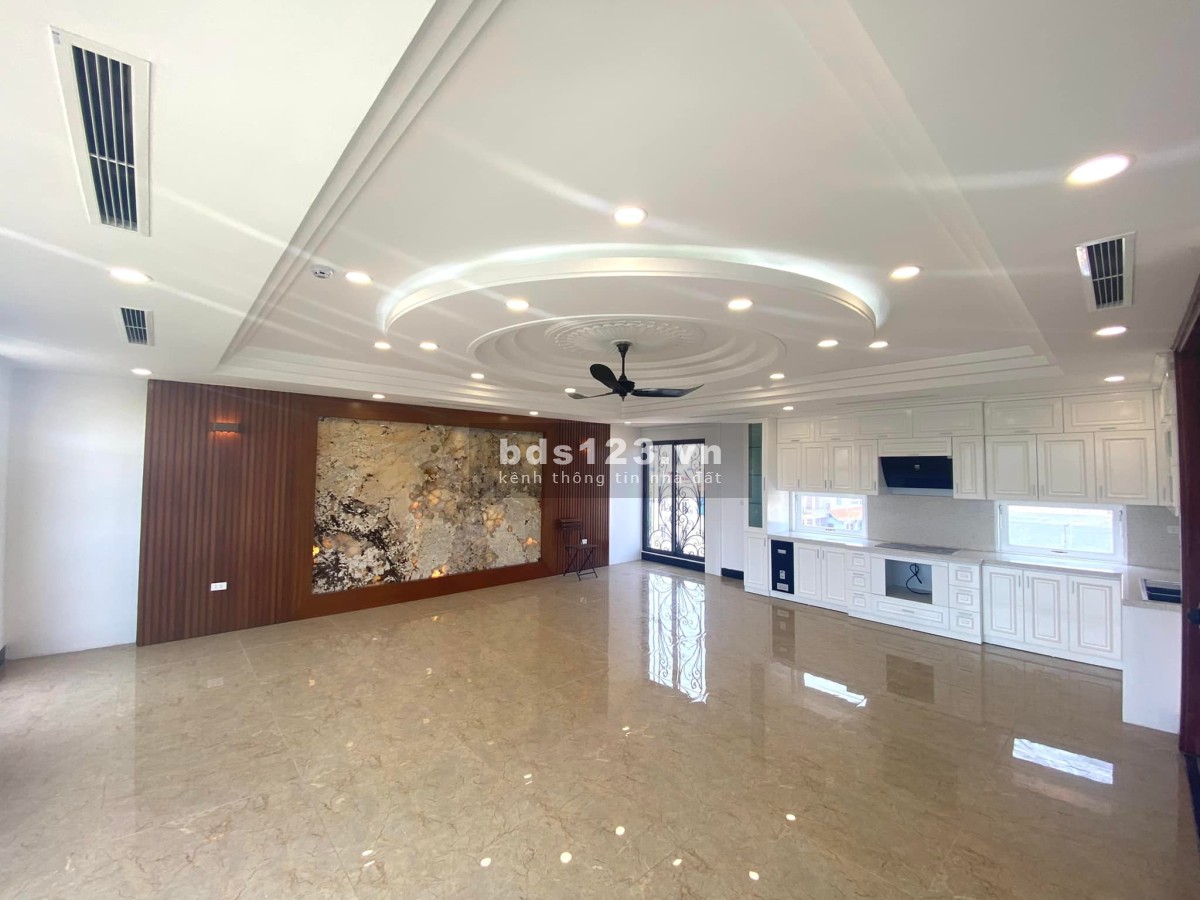 Bán 450m2 nhà mặt phố Võ Chí Công Tây Hồ tầng hầm kinh doanh 100 tỷ