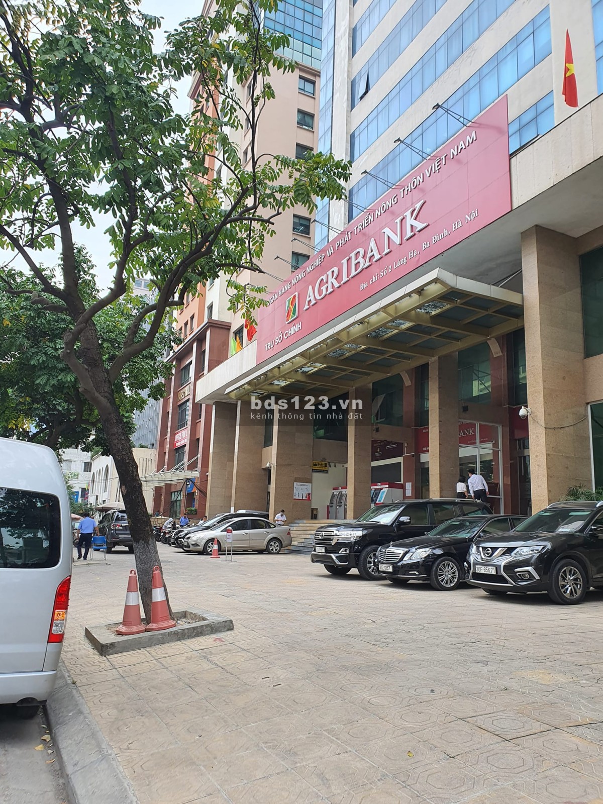 Bán nhà mặt phố Láng Hạ Đống Đa, DTSD 175m² x 3 tầng, MT 8,5m, nhỉnh giá 100 tỷ đồng