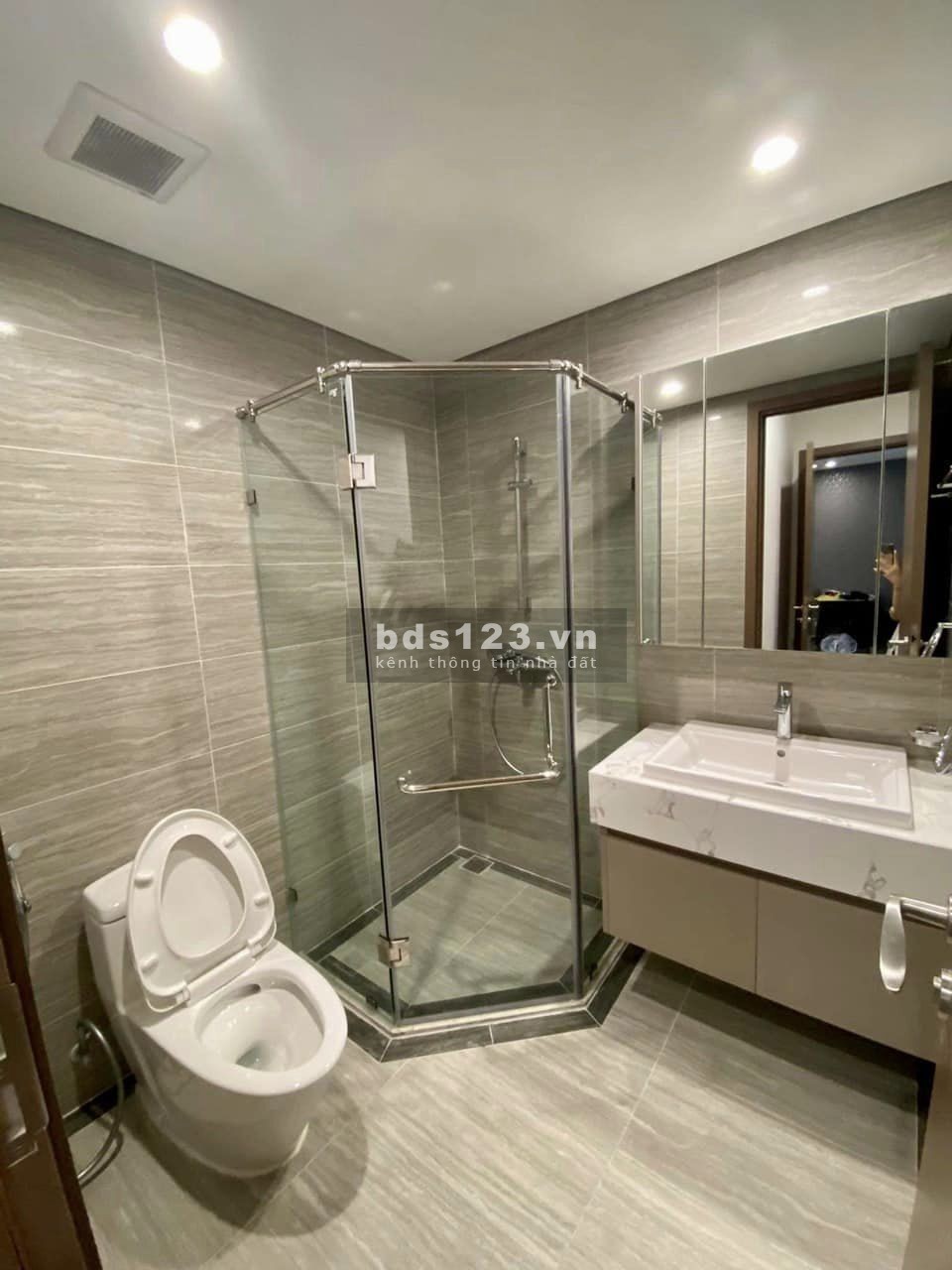 Bán gấp 2PN 2VS ,68m2 tầng trung giá 1.8 tỷ đã có nội thất tại Vinhomes Ocean Park.