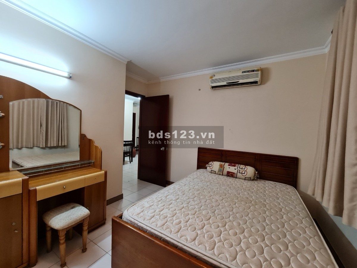 Bán căn hộ tầng 18 view đẹp 341 Cao Đạt P1 Q5