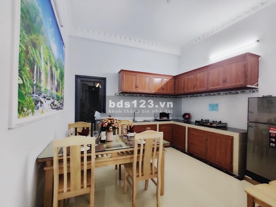 Bán nhà giá chỉ 950 triệu, nhà đón tết Quý Mão 2023 nằm gần khu chợ Bình Điền, SHR