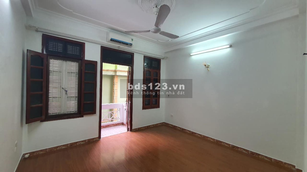 Bán nhà mặt ngõ 110 Hoàng Tôn, Tây Hồ DT 57m² x 4 tầng MT 4,5 ô tô đỗ cổng, KD đỉnh giá 9,8 tỷ đồng