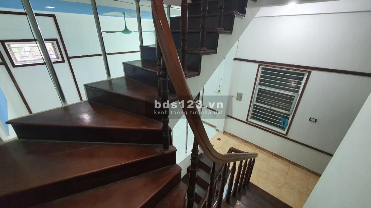 Bán nhà mặt ngõ 110 Hoàng Tôn, Tây Hồ DT 57m² x 4 tầng MT 4,5 ô tô đỗ cổng, KD đỉnh giá 9,8 tỷ đồng