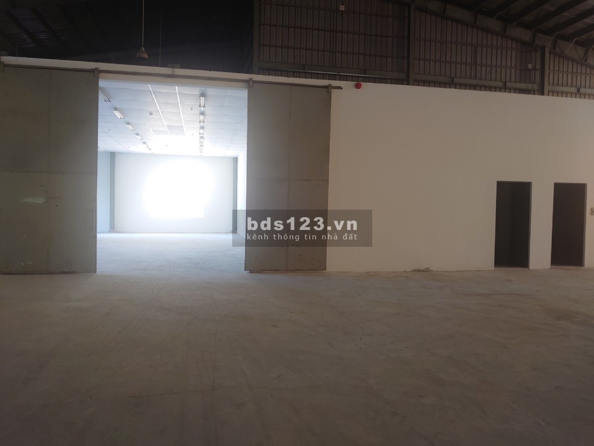 Cho thuê kho dtsd 5.058m2 khu công nghiệp Tân Đức, Đức Hoà, Long An