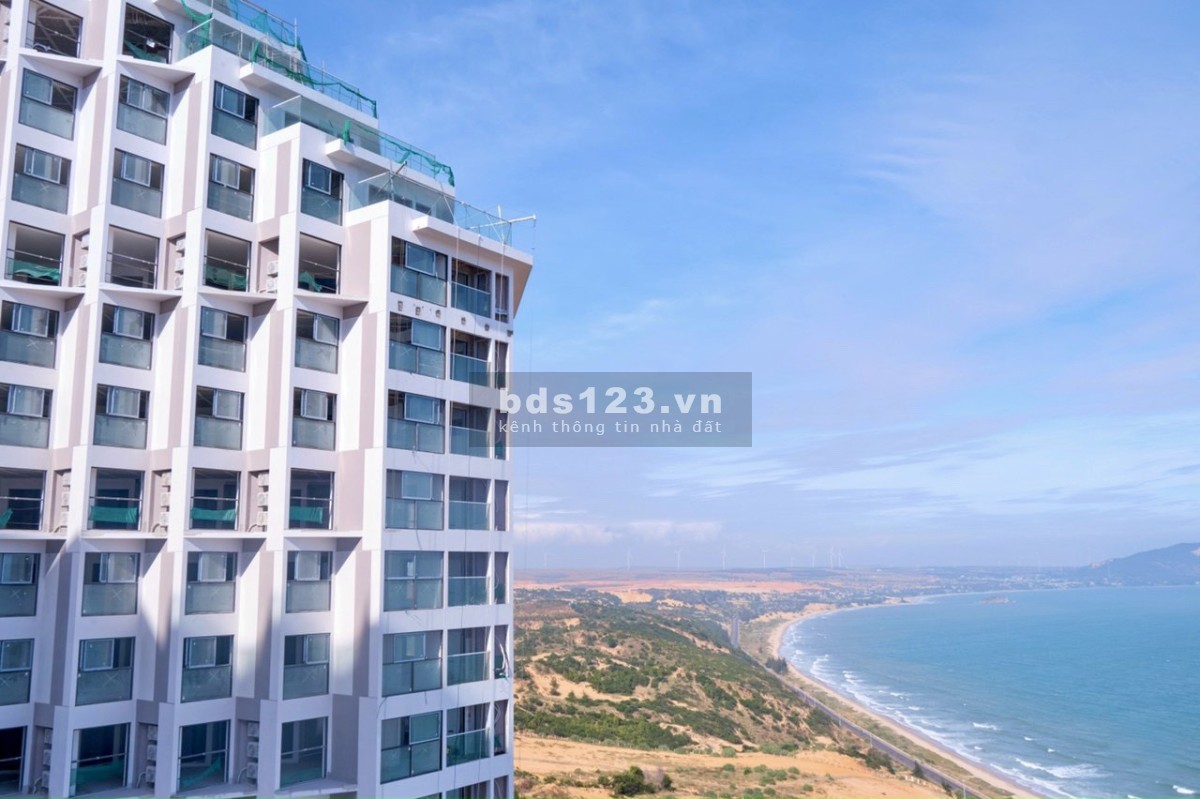 Bán lại giá rẻ căn ộ 2 phòng ngủ dt 54m2, ở oà Ruby tầng cao trực diện biển