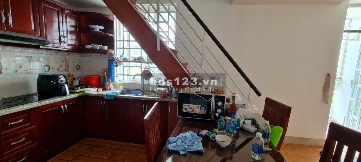Bán nhà nguyên căn 1 trệt 2 lầu FULL nội thất, giá tốt, sở hữu lâu dài