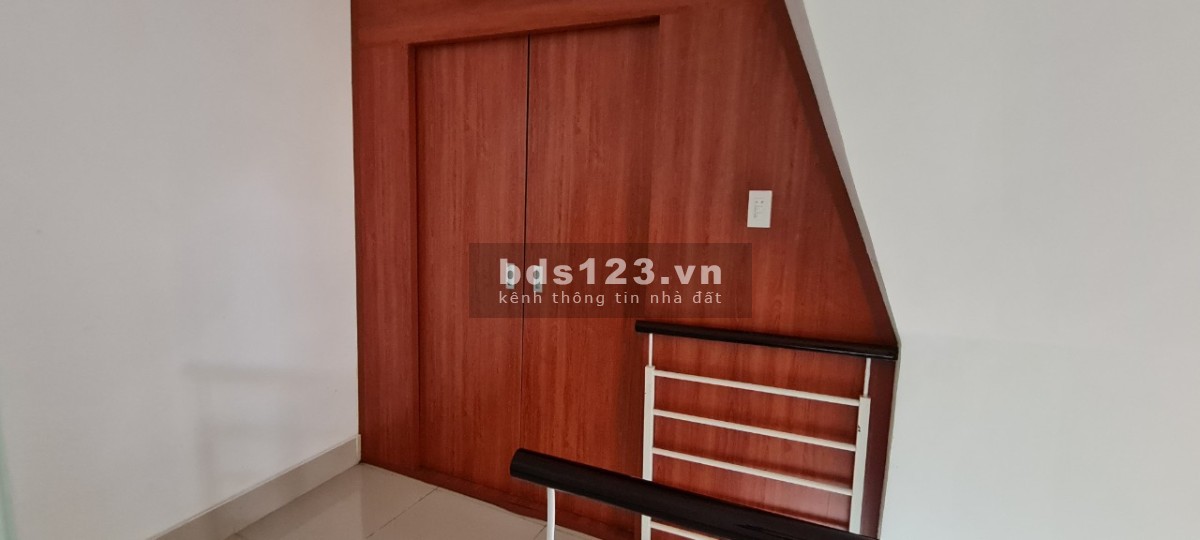 Bán nhà nguyên căn 1 trệt 2 lầu FULL nội thất, giá tốt, sở hữu lâu dài