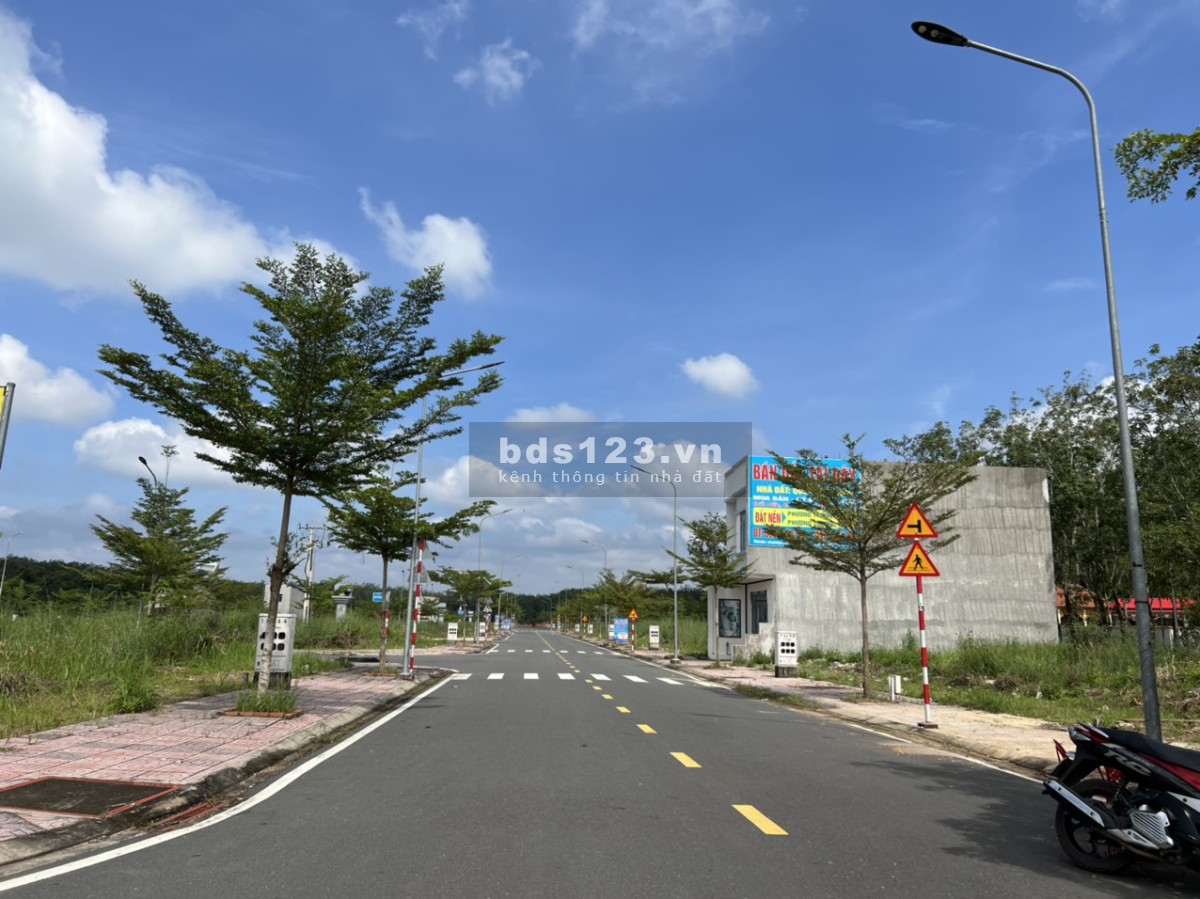 Cần ra lô đất ngay mặt tiền đường DT749A đầu tư sinh lời