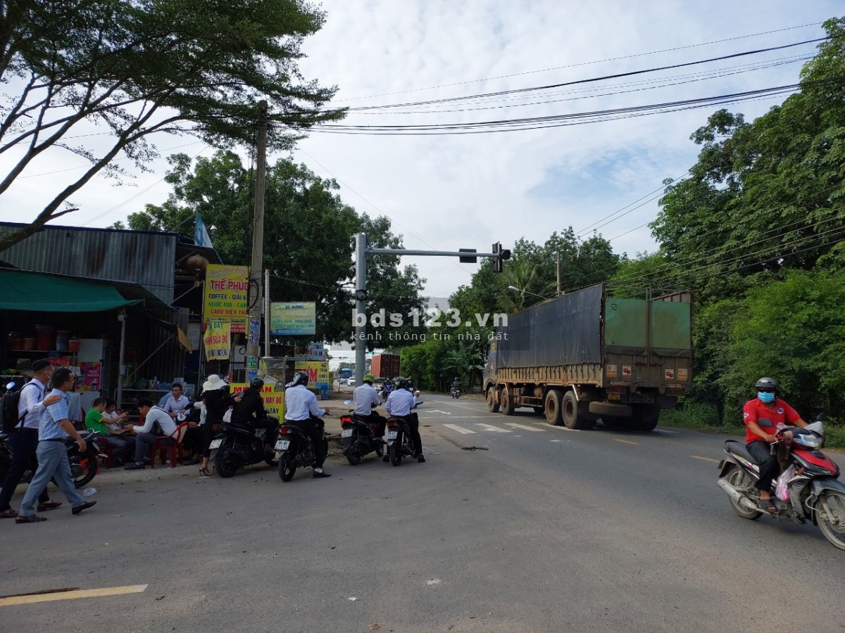 Bán nhà chính chủ ngay trung tâm chợ Phú Chánh Nằm trên đường Huỳnh Văn Lũy (DT 742)