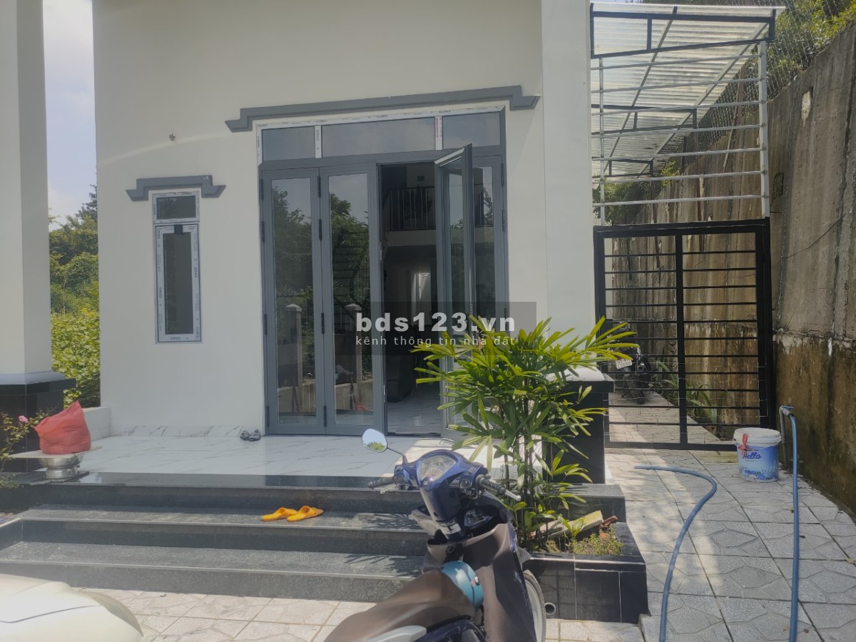 Bán nhà chính chủ ngay trung tâm chợ Phú Chánh Nằm trên đường Huỳnh Văn Lũy (DT 742)