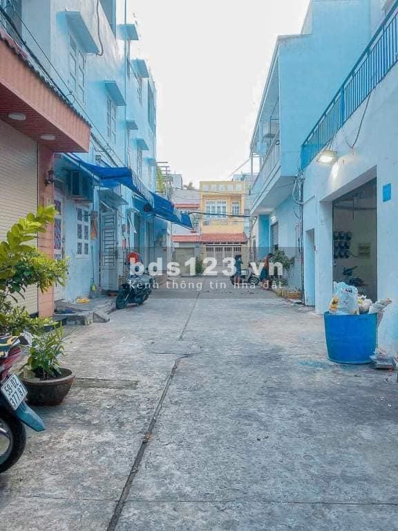 Nhà HXH kế UBND, DT 54m² x 3 tầng, chỉ 50 triệu/m², tiện đầu tư sinh lời