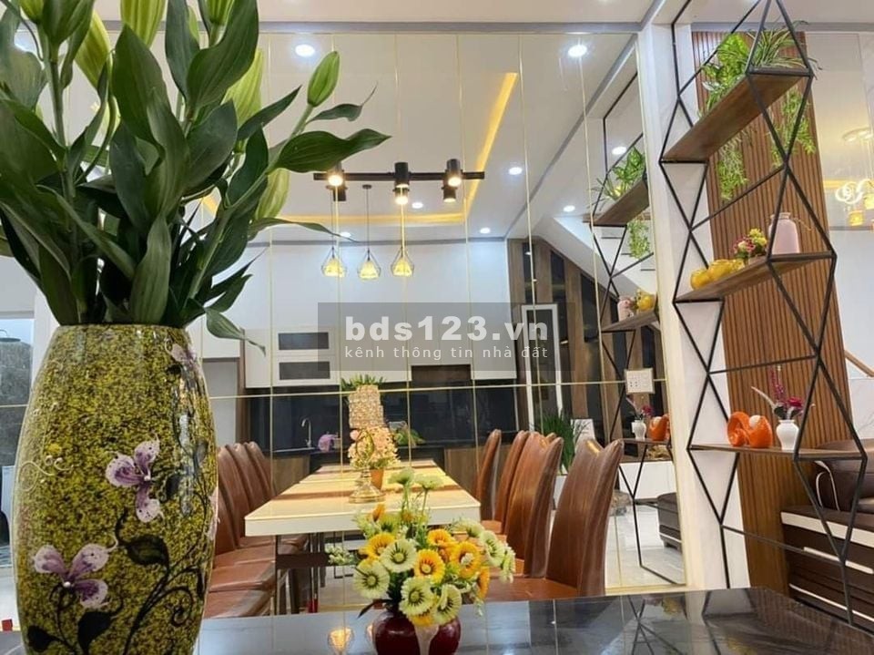 Bán nhà gần Ngụy Như Kon Tum - Ô tô đỗ ngay cửa liên hệ 0382768826