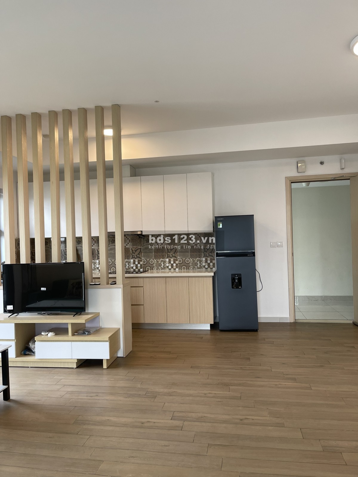 Chính chủ cần bán căn hộ 65m, 2 NG 2WC, giá 2450 bao phí tại Ecopark, LH 0964109408