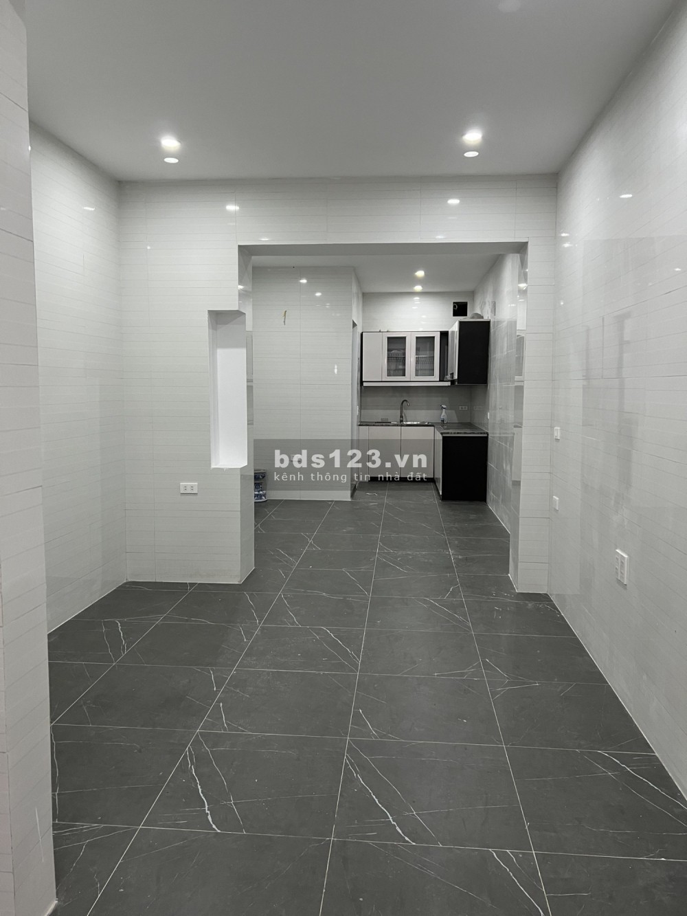 Vài bước ra hồ Hoàng Cầu phân lô ô tô 2 mặt thoáng dt 42m2 5 tầng hơn 8.2 tỷ lh 0369931147