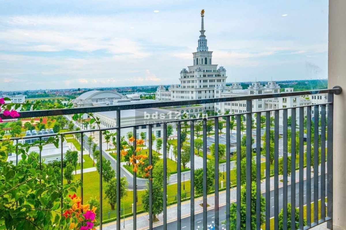 Gia đình chuyển định cư nên cần bán căn hộ 2PN+1, 2WC căn góc giá 1,820TR Vinhomes Ocean Park