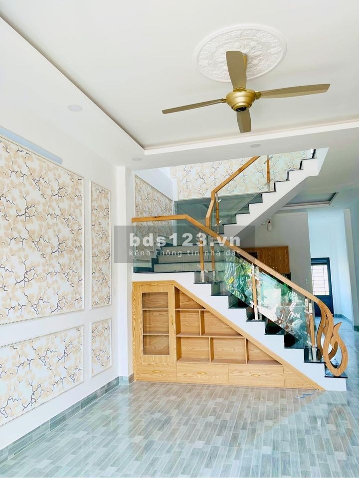 Bán gấp nhà đúc thiệt sổ riêng 76m² có 2 PN, Đường o to 700 triệu Phạm Văn Sáng