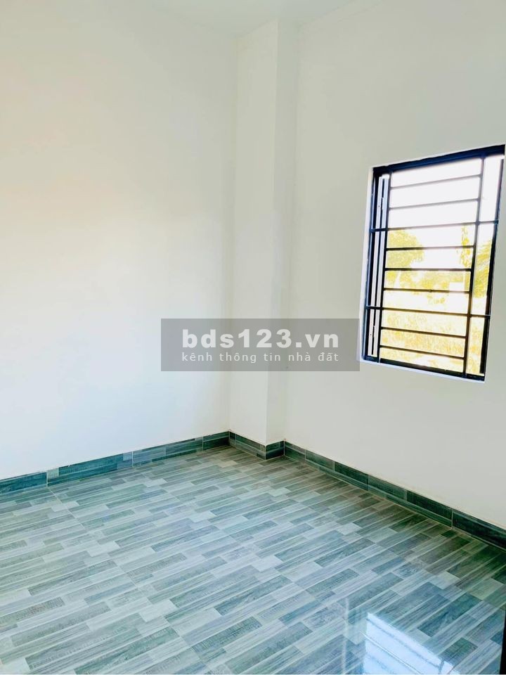 Bán gấp nhà đúc thiệt sổ riêng 76m² có 2 PN, Đường o to 700 triệu Phạm Văn Sáng