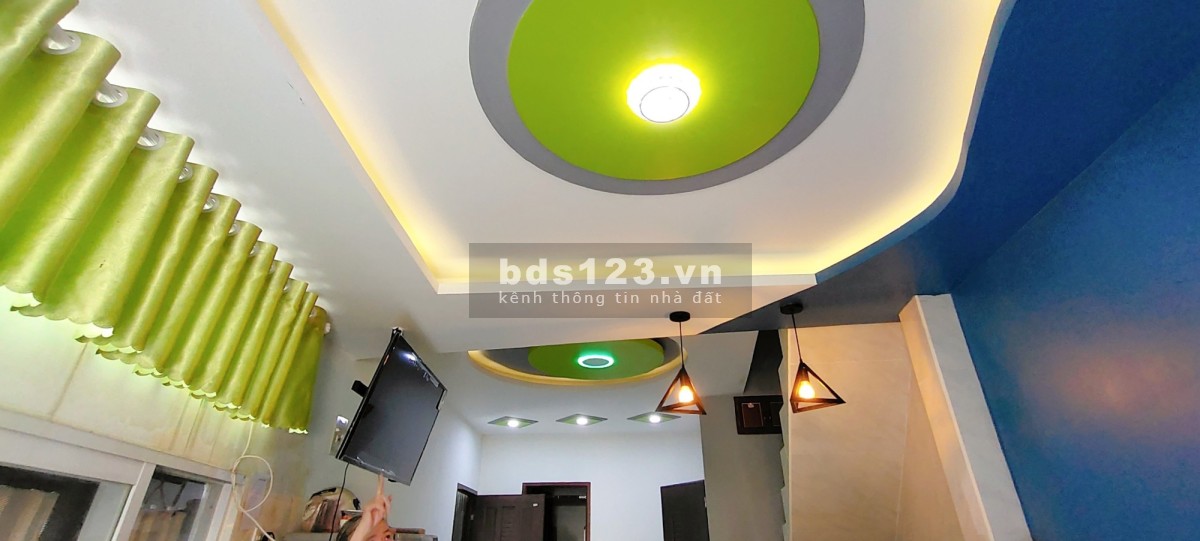 Hẻm xe hơi sát nhà Lạc Long Quân gần 40m2 giá chỉ 4 tỷ liên hệ 0903089015