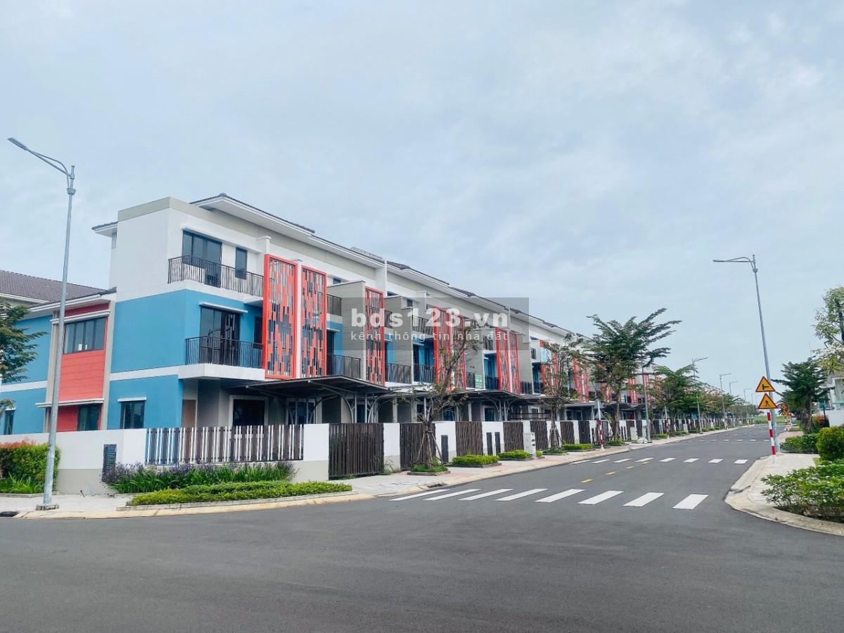 Chính chủ cần bán Nhà view công viên liên hệ 0367263971