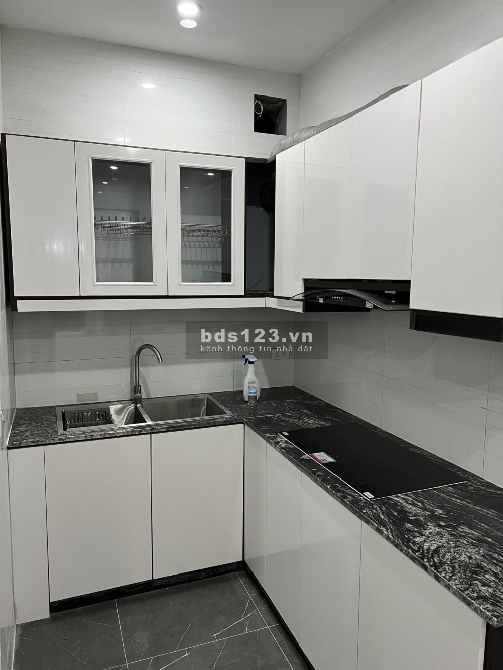 Vài bước ra hồ Hoàng Cầu phân lô ô tô 2 mặt thoáng dt 42m2 5 tầng hơn 8.2 tỷ lh 0369931147