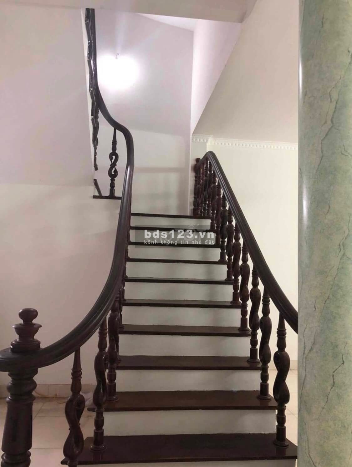 Chính chủ bán nhà 44 ngõ 108 Nghi Tàm , Tây Hồ, ngõ thông oto đỗ cách nhà 10m, 61m²x4T, MT 6m. SDCC