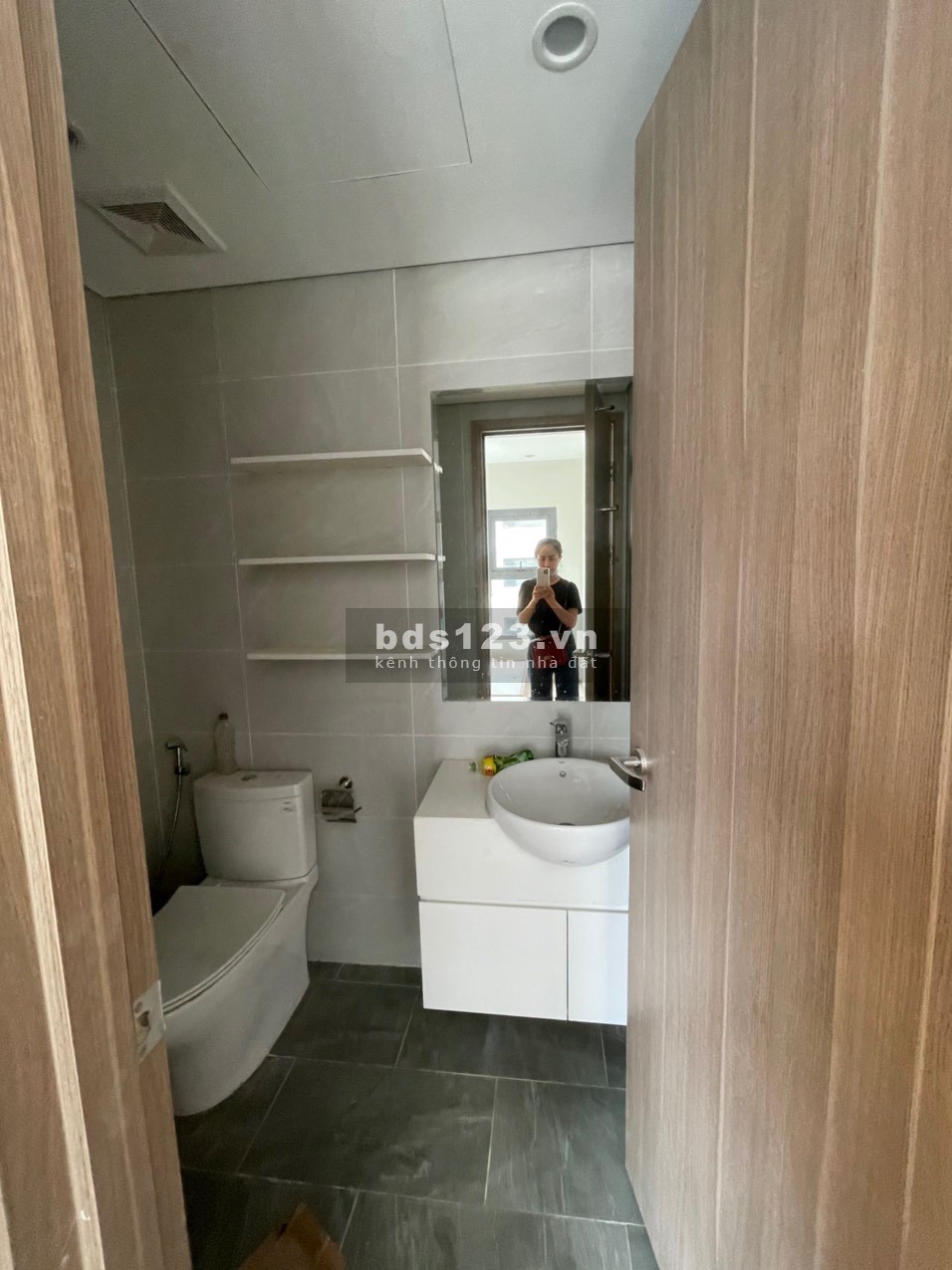 Chính chủ cần tiền bán nhanh căn hộ 2 phòng ngủ tại Vinhomes Ocean Park