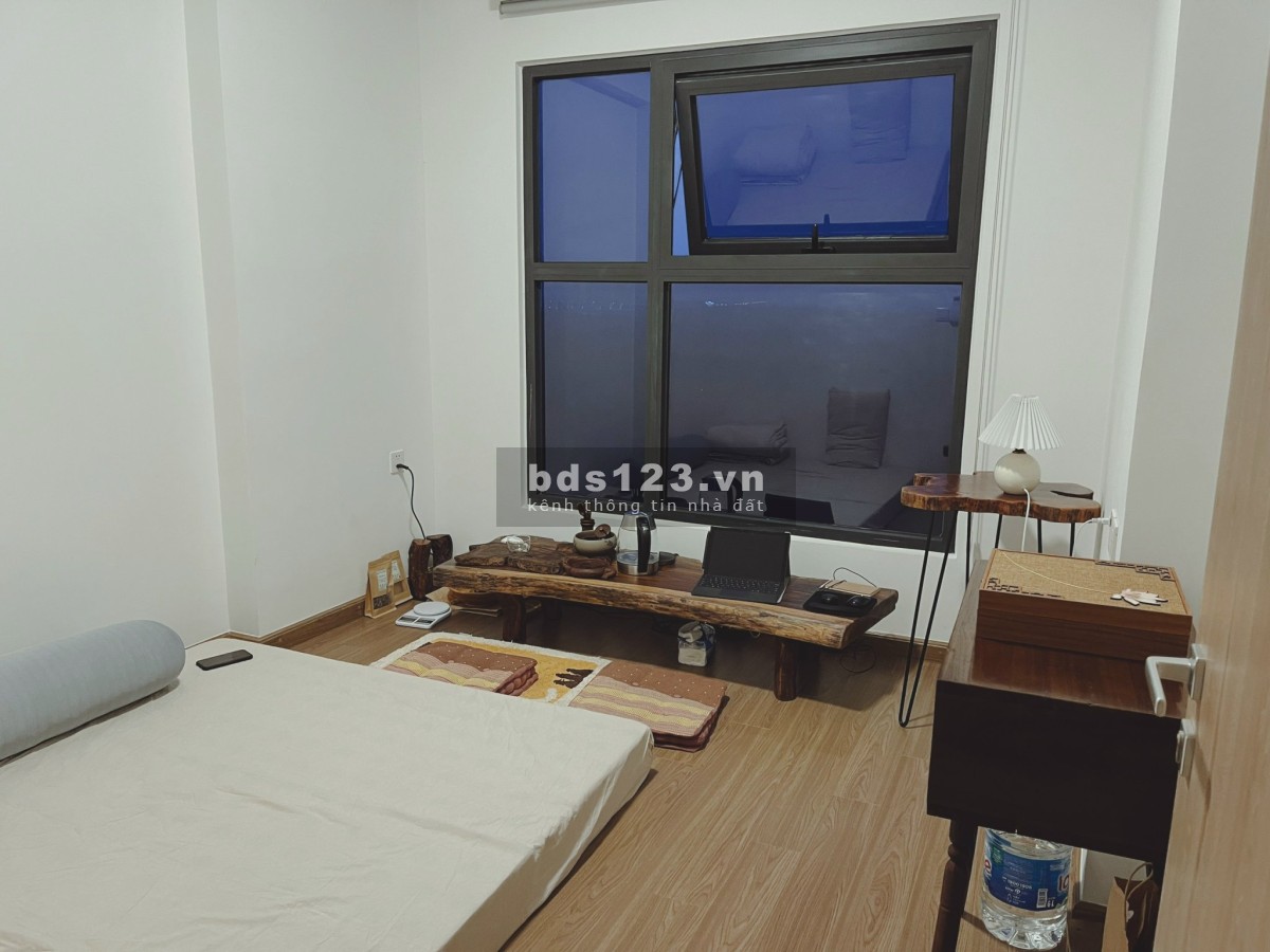 Chủ nhà gửi bán căn hộ 58m, 2 NG 1vs. GIÁ 2TY250 bp đủ đồ tại Ecopark. lh 0964109408( để xem nhà)